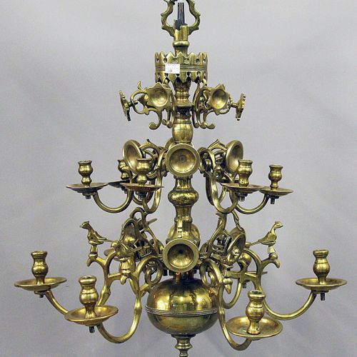 Barock-Deckenleuchte, 十种火焰。青铜栏杆，两层有十个弯曲的烛台臂，中间是缝制的风格化的花形装饰。18世纪，直径约65，高90厘米。