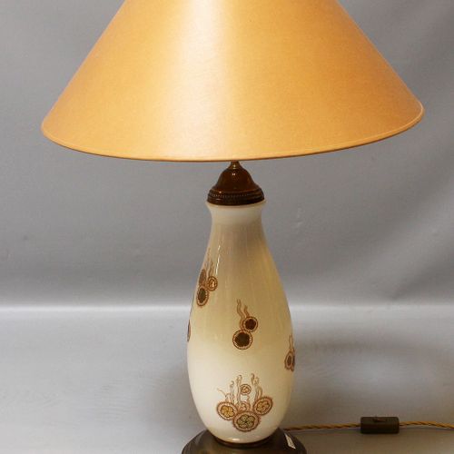 Art Deco-Tischleuchte, Single flame. Vase-shaped porcelain shaft with stylized j&hellip;