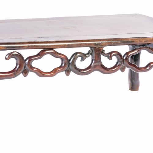 Null Table basse rectangulaire en orme, Chine 19e siècle

28 x 40 x 75 cm

400 -&hellip;