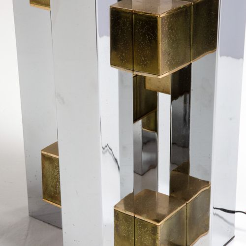 Lampada da terra, AV Mazzega 落地灯

镀铬金属，镀黄铜金属，压制玻璃。

AV Mazzega出品，约1970年

cm 118x&hellip;
