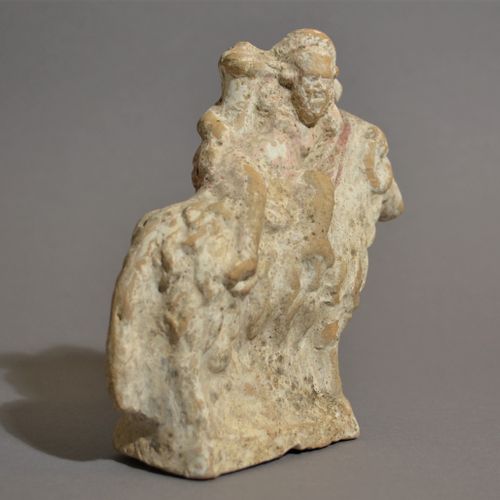 Null Silenus en Aries

Canosan, 4.-3. Siglo A.C.

Terracota, L = 12,4 cm (4 7/8 &hellip;