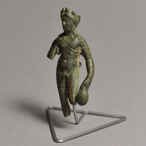 Null Statuette d'Apollon

Romaine, IIe siècle après J.-C.

Bronze, H = 5,2 cm (2&hellip;