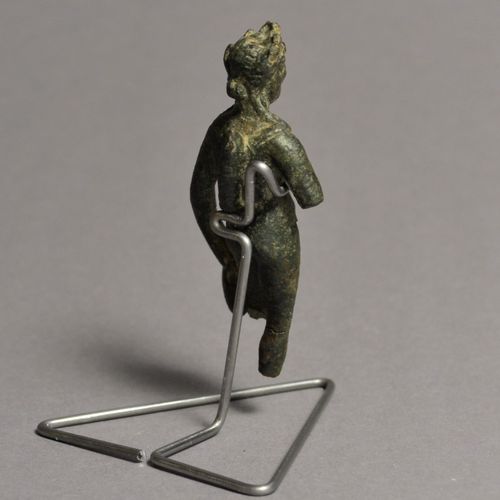 Null Statuette d'Apollon

Romaine, IIe siècle après J.-C.

Bronze, H = 5,2 cm (2&hellip;