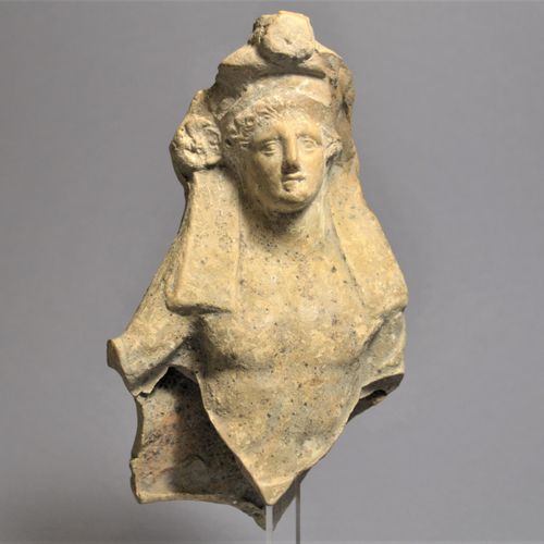 Null Symposiast (young Dionysus?)

Magna Graeca / Tarantine?, ca. 340 Century B.&hellip;