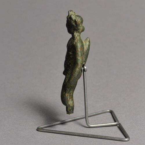 Null Statuette d'Apollon

Romaine, IIe siècle après J.-C.

Bronze, H = 5,2 cm (2&hellip;