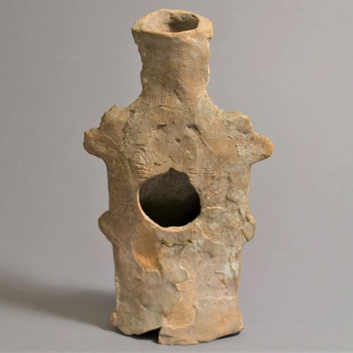 Null 以弗所的阿尔忒弥斯

Magna Graeca/南意大利，公元前4世纪。

陶器，高20厘米（7.7/8英寸）。



出处。

瑞士私人收藏家Bon&hellip;
