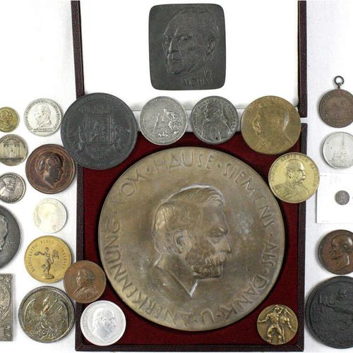 Null Medallas, recopilaciones y lotes, 56 medallas y placas de los siglos XVII a&hellip;