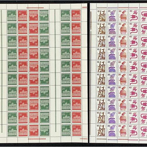 Null 邮票，德国，柏林，勃兰登堡门（II）和事故预防1970/1972，两张豪华条件下的薄荷邮票小册子，在MHB 7中存在版式错误Mi-No.286 PF &hellip;