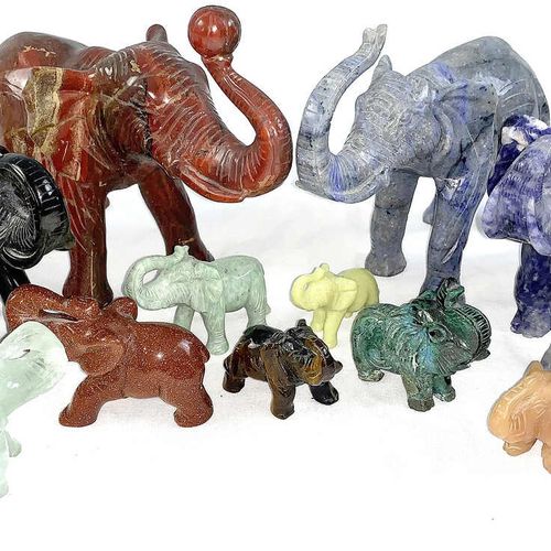 Null 奖章，动物图案，大象，变体 大批约100个大象塑像，大多由矿物/半宝石制成。尺寸约为3至20厘米。访问