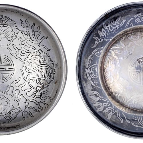 CHINA und Südostasien China Varia Piccola placca d'argento, circa 1900, incisa c&hellip;