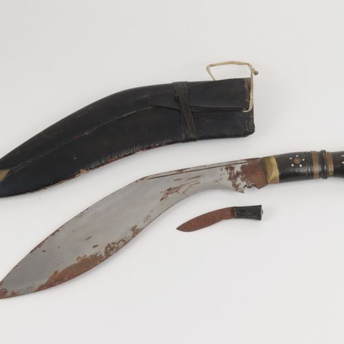 Kukri Dolch Kukri dagger, India, curved blade with notch, wooden handle with bra&hellip;