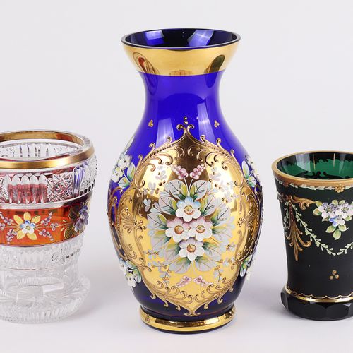 Böhmen - Konvolut Bohême, 3 pcs., vase et coupe, verre épais incolore et polychr&hellip;
