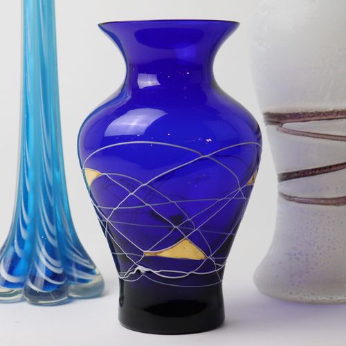 Konvolut 3 pcs., vases, de diff. Formes et tailles, verre incolore et bleu, 1x b&hellip;