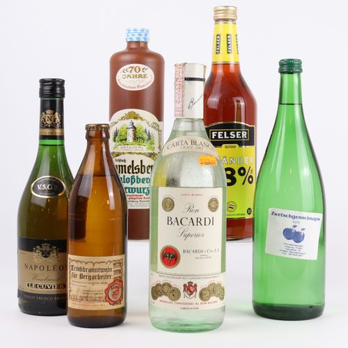 Spirituosen - Konvolut 6瓶，1个白兰地，拿破仑，V.S.O.P.，Le Cuvier，1个Bärwurz，Schloß Ramelsbe&hellip;