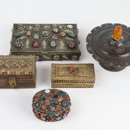 Schatullen - Konvolut 5 pieces, oriental, metal, wood, partly with semiprecious &hellip;
