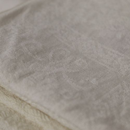 Tischwäschekonvolut 约1900年，亚麻大马士革，白色，10张餐巾，带有刺桐树藤蔓的人物装饰，流苏，约32 x 34厘米；1张桌布130 x &hellip;
