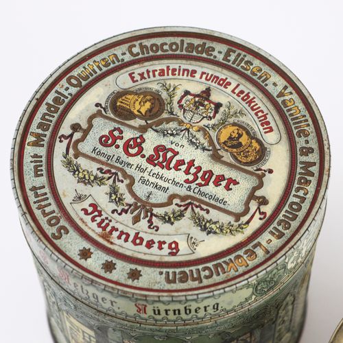 Lebkuchendosen dal 1900 circa, Norimberga, rotondo, 3 pezzi, 1x latta, Metzger, &hellip;