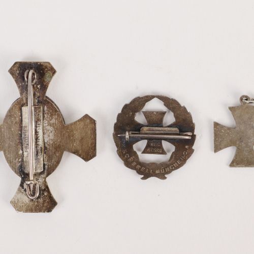 Orden - 1. WK u.A. 2 insignes miniatures de la Croix de Fer 1914, 1x avec couron&hellip;