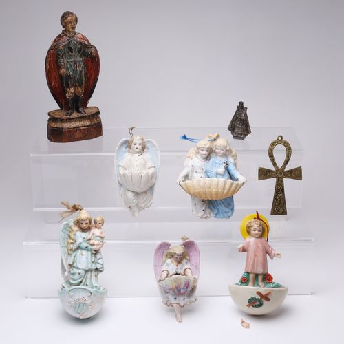 Konvolut 8 parts sacral, 5 holy water vessels, porcelain, figural, colored and g&hellip;