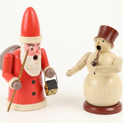 Erzgebirge - Räuchermänner 2个香熏炉，木制的，旧的，1个圣诞父亲，底座缺失，手臂和背包被粘住，胡子上有面包团，毛毡边缘，高15厘米，&hellip;