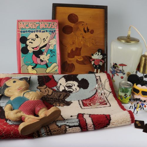 Mickey Mouse - Sammlung 20世纪，16件，不同材料和物品的不同收藏。1个热水瓶，Duarry公司，沃尔特-迪斯尼制作，1965年，年代不&hellip;