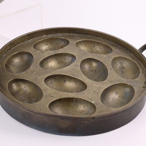 Kochformen Asie, laiton/bronze, 1 plat/wok ? avec 2 poignées (une endommagée), 1&hellip;