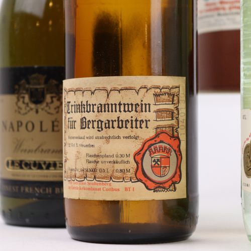 Spirituosen - Konvolut 6 bouteilles, 1x eau-de-vie, Napoléon, V.S.O.P., Le Cuvie&hellip;