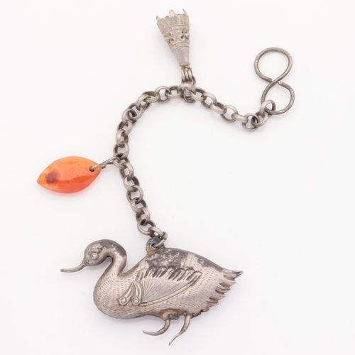 Amulett Chaînette, métal argenté, avec 3 pendentifs, canard et clochette, 1 corn&hellip;