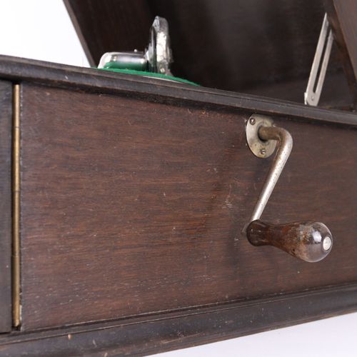 Grammophon mit Unterschrank Grammophon: Holzkorpus, 2 Türchen, Deckel zum Aufkla&hellip;