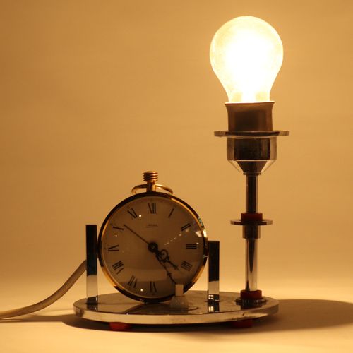 Nachttischlampe mit Wecker/Uhr Métal chromé, gravure "Tournoi de groupe 14/15.3.&hellip;