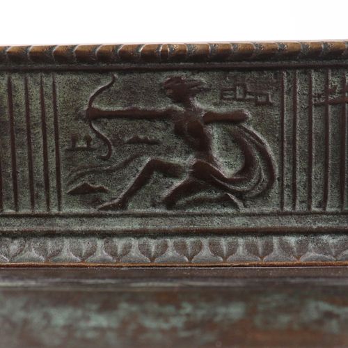 Schreibtischaufsatz Bronze, patiné, rectangulaire, quatre pieds, plumier, porte-&hellip;