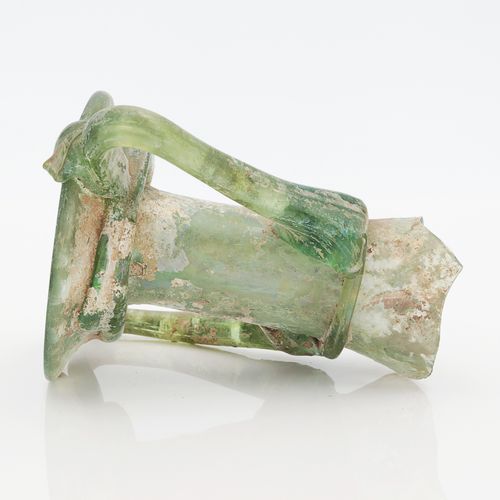 Antike Fundstücke 可能是公元1-3世纪，罗马帝国时期，地中海东部，玻璃碎片，绿色的身体，彩虹色的覆盖物，碗的支架，水坝，高约3厘米，双柄器皿（&hellip;