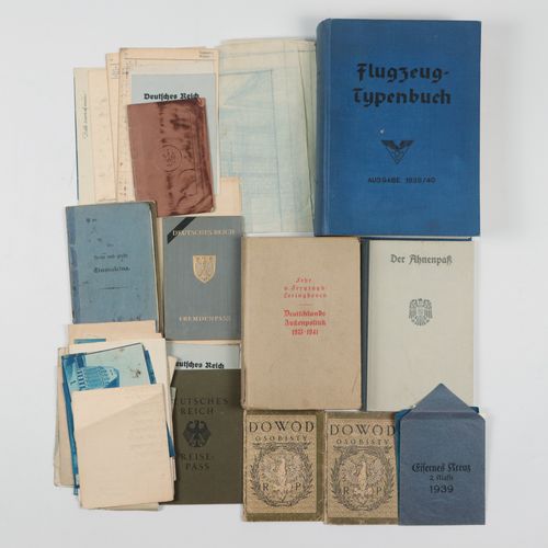 Bücher - 3.Reich 1x "Flugzeug - Typenbuch, Ausgabe 1939/40", 1x Freytagh-Loringh&hellip;