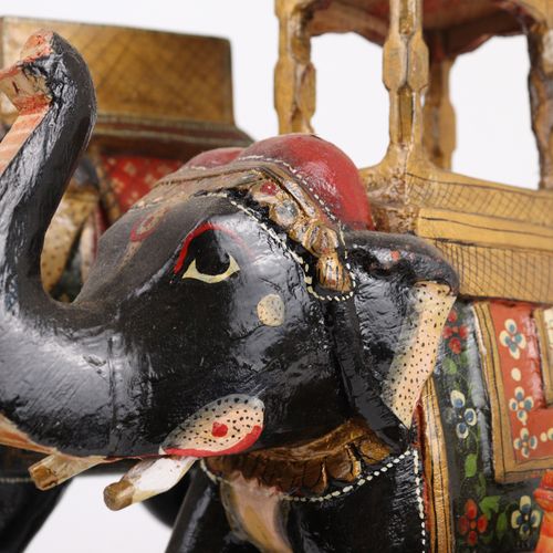 Holzfiguren - Elefanten 3 pièces, peintes en couleur et en or, avec des chaises &hellip;