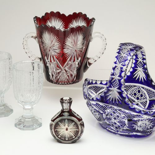 Konvolut en partie vers 1900, en partie en Bohème, 5 pièces, vase, panier à anse&hellip;