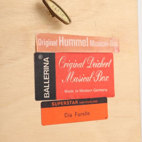 Spieluhren/dosen - Hummel 4 pezzi, 3 carillon, plastica con stampato il motivo d&hellip;