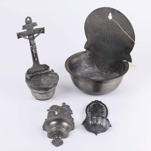 Weihwasserbehälter 4 pezzi, peltro, con crocifisso, Madonna, resurrezione, IHS, &hellip;
