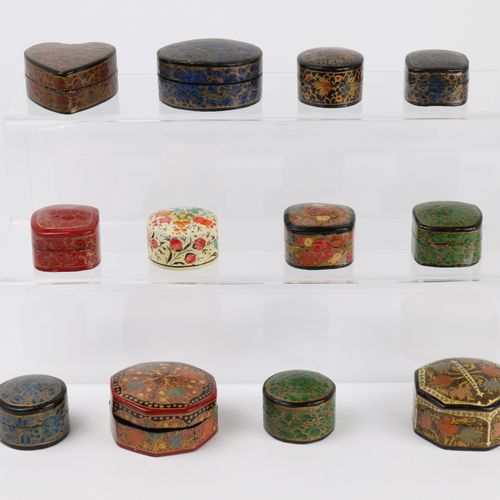 Lackdöschen 12 pieces, India, small lidded boxes, papier-mâché, colored and gold&hellip;