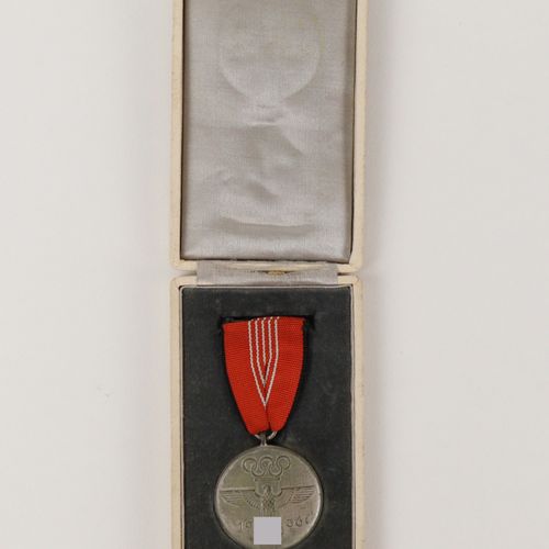 Olympia Ehrenzeichen Médaille d'honneur olympique allemande commémorative, dans &hellip;