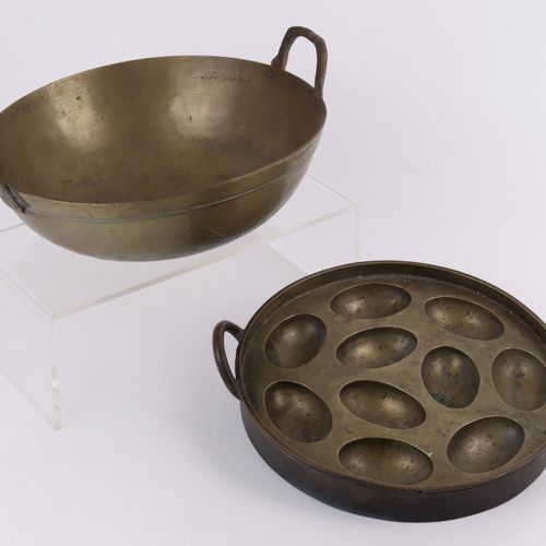 Kochformen Asie, laiton/bronze, 1 plat/wok ? avec 2 poignées (une endommagée), 1&hellip;