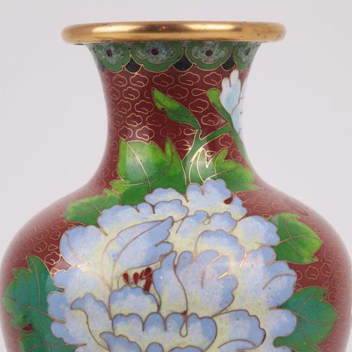 Cloisonné - Vasen 3 pièces, 1x forme balustre, motif de pivoines, 1x forme ovale&hellip;