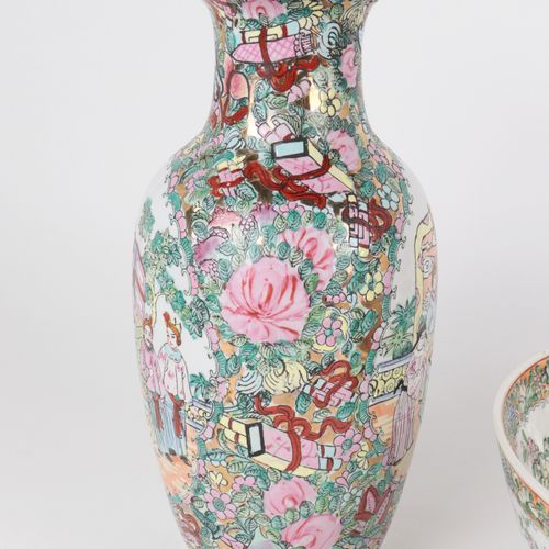 Vase und Schale Chine, porcelaine, émail, Famille Rose, marque, sur le vase deva&hellip;