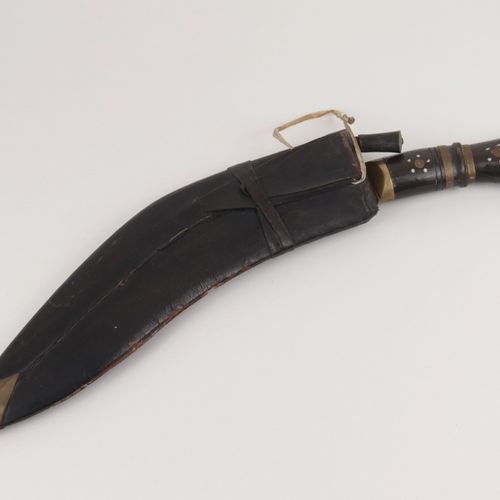 Kukri Dolch Kukri dagger, India, curved blade with notch, wooden handle with bra&hellip;