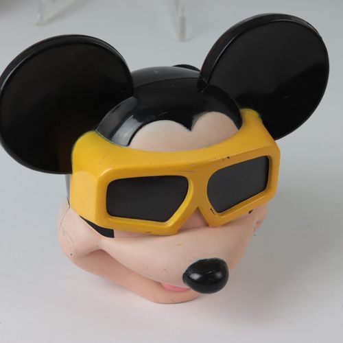 Mickey Mouse - Sammlung 20世纪，16件，不同材料和物品的不同收藏。1个热水瓶，Duarry公司，沃尔特-迪斯尼制作，1965年，年代不&hellip;