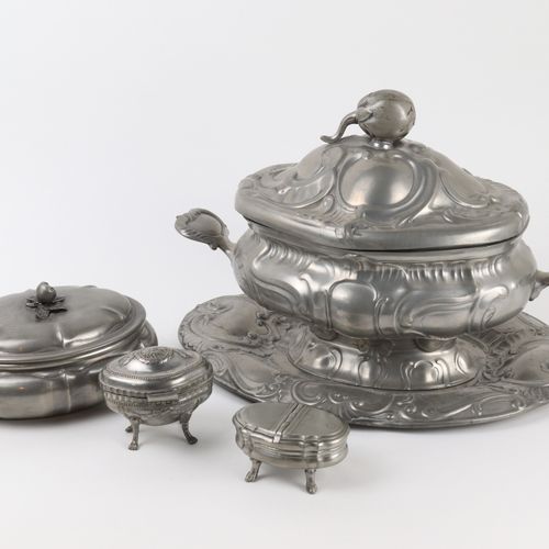 Konvolut Pewter, common angel mark, 18th/19th c., 5 pieces, footed lidded tureen&hellip;