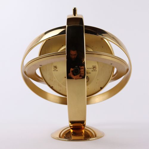 Jean Roulet - Tischuhr 1988年，Jean Roulet，瑞士，黄铜，镀金，世界时钟形状的台钟，白色表盘上有罗马数字和月相指示，日、周、&hellip;