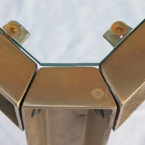 Tisch - Peter Ghyczy 腿上的粘合剂标签 "Design Selection Ghyczy & Co."，20世纪70年代，铸铜框架，U-pr&hellip;