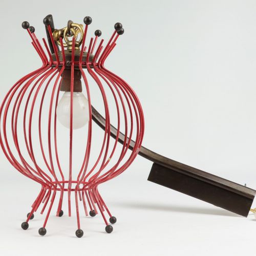 Wandlampe 金属，单火焰，Mathieu Matégot的风格，弯曲的吊灯臂，连接的链环，气球形的身体，镶嵌着红色的，线性镂空的球形装饰元素，电气，fc&hellip;