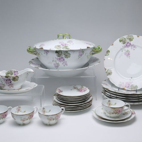 Rosenthal - Restservice 约1900年，新艺术派，绿色邮票，罗森塔尔巴伐利亚，装饰 "Iris"，28克。盘子，6个小盘子，4个杯子，8个&hellip;