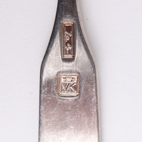 Konvolut - Vorlege- u. Servierbesteck 银800，有标记，2个蛋糕器，部分镀金；此外还有21件，金属，镀银，镀铬等，各种服务&hellip;